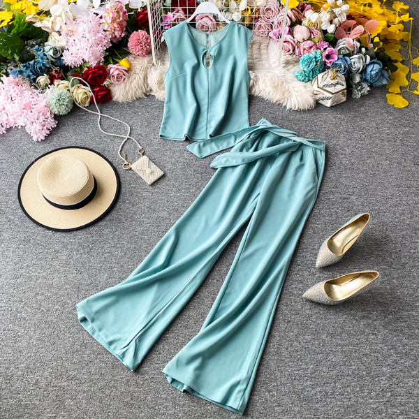 Női korszerű szett hosszú, széles nadrágból és felsőből