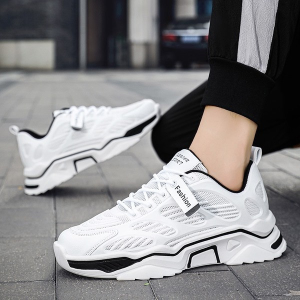 Moderne muške tenisice sa vezicama i grubim đonom u tri boje