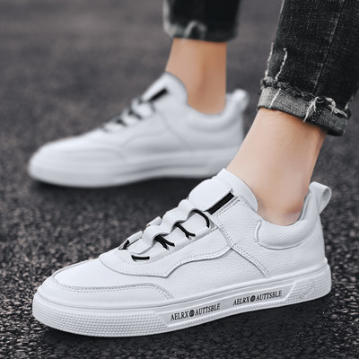 Meeste vabaaja tossud paelte ja valge tallaga, millel on kiri