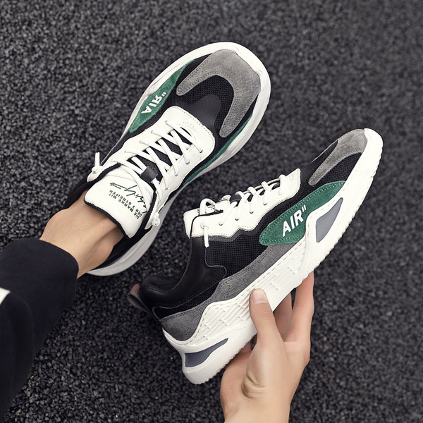 Modern férfi tornacipő színes csíkokkal