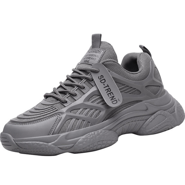 Férfi sportcipő felirattal és hálóval