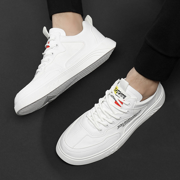 Meeste nahast tossud pealdisega