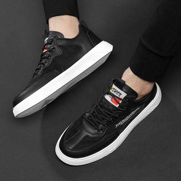 Meeste nahast tossud pealdisega