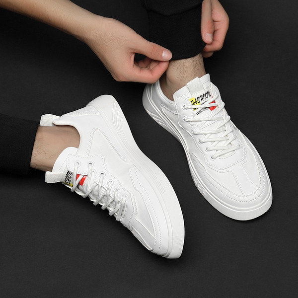 Meeste nahast tossud pealdisega