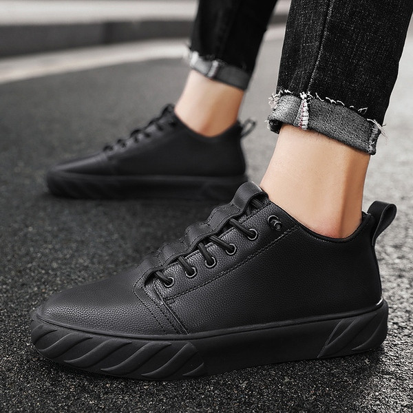 ÚJ modell bőr férfi tornacipő nyakkendővel sima modell