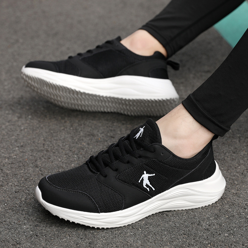 Alkalmi férfi tornacipő textilből - légáteresztő