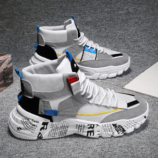 Meeste vabaaja tossud lipsude ja kolmes värvitoonis kirjadega