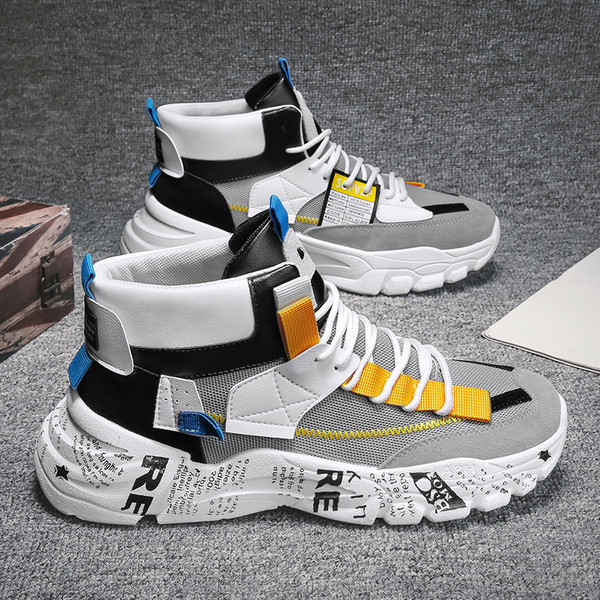 Meeste vabaaja tossud lipsude ja kolmes värvitoonis kirjadega