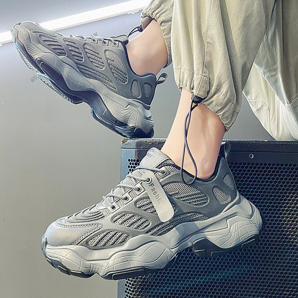 Võrgusilma ja kareda tallaga vabaaja tossud meestele