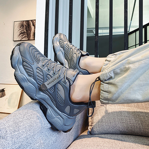 Võrgusilma ja kareda tallaga vabaaja tossud meestele