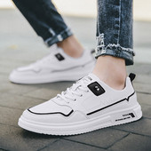 Meeste vabaaja tossud paelte ja lameda tallaga