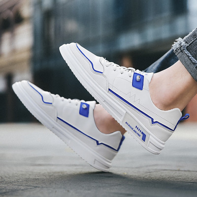 Meeste vabaaja tossud paelte ja lameda tallaga