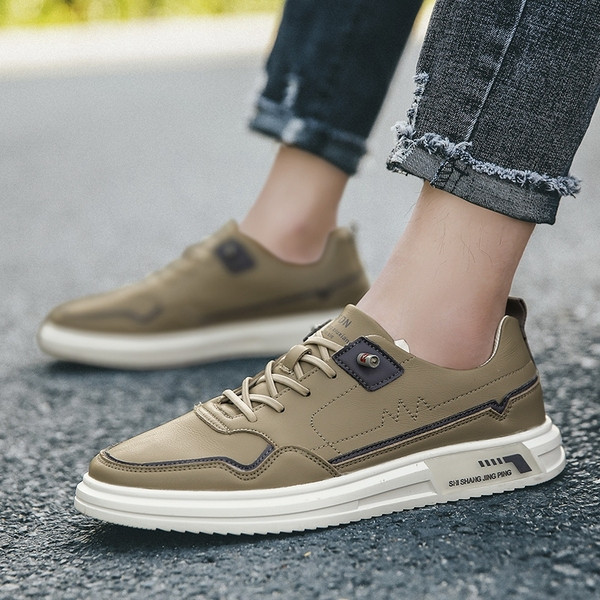 Meeste vabaaja tossud paelte ja lameda tallaga