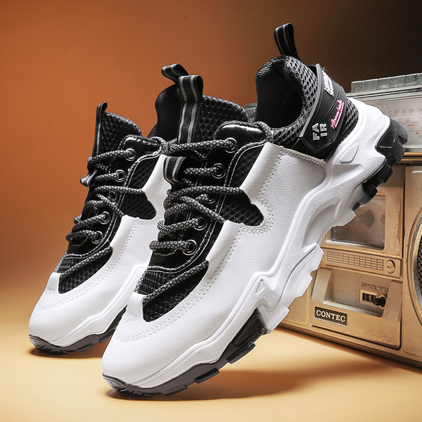 Férfi sportcipő hálóval és fűzővel