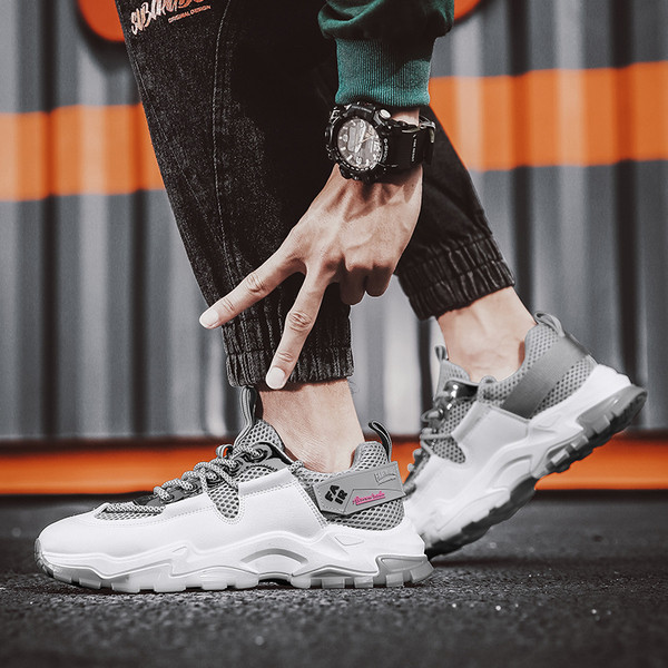 Férfi sportcipő hálóval és fűzővel