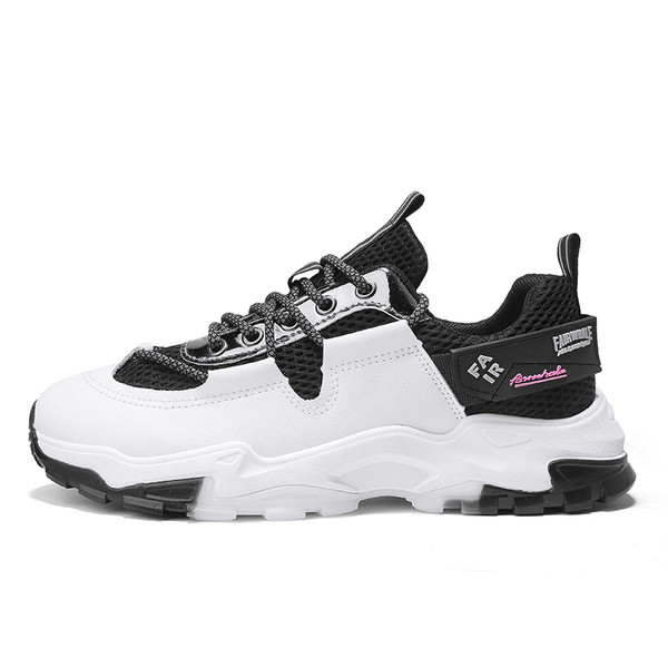 Férfi sportcipő hálóval és fűzővel