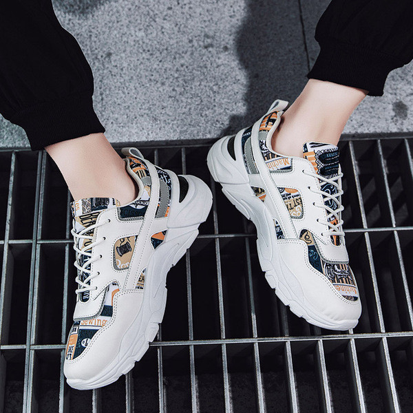 Férfi tornacipő fűzővel és színes nyomattal, két színben