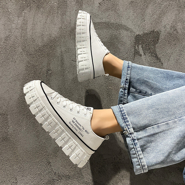 Kõrge kareda tallaga meeste tekstiilist tossud