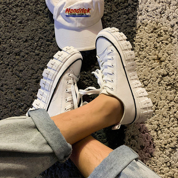 Kõrge kareda tallaga meeste tekstiilist tossud