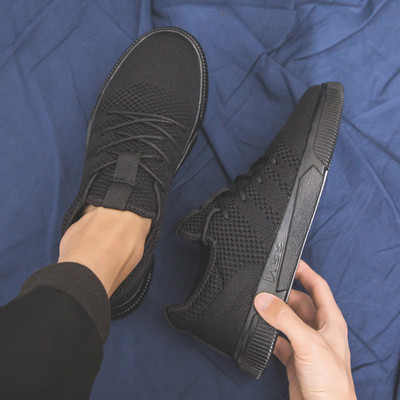 Alkalmi férfi tornacipő légáteresztő anyagból - letisztult modell