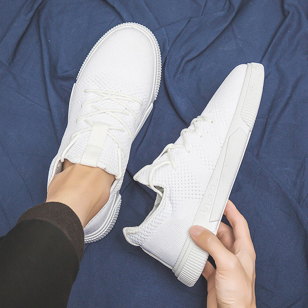 Alkalmi férfi tornacipő légáteresztő anyagból - letisztult modell