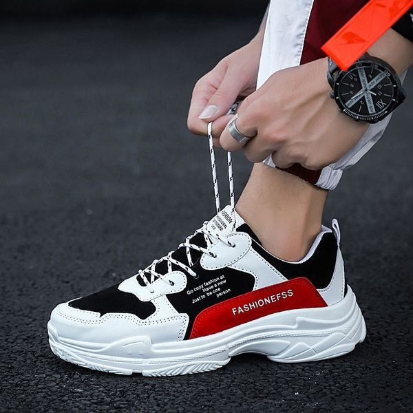 Spordi- ja vabaaja tossud kirjadega