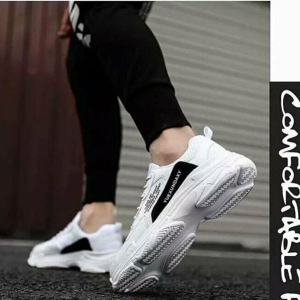 Spordi- ja vabaaja tossud kirjadega