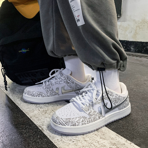 Alkalmi tornacipő nyakkendővel több színben