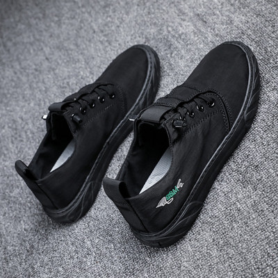 ÚJ modell férfi tornacipő hímzéssel és nyakkendővel