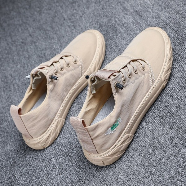 ÚJ modell férfi tornacipő hímzéssel és nyakkendővel