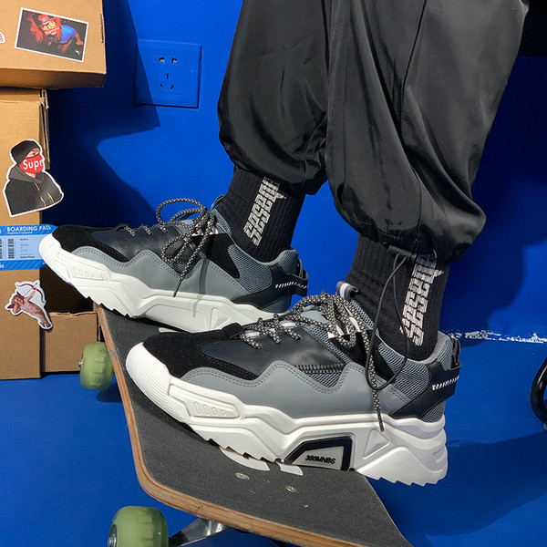 Moderne tenisice s grubim đonom od eko kože