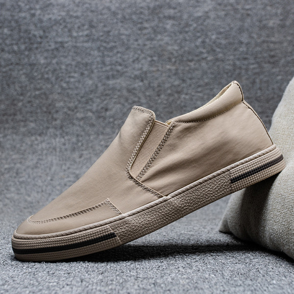 Meeste vabaaja tossud - lameda tallaga