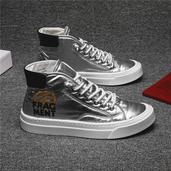 Férfi tornacipők új modellje - fűzővel és felrakással