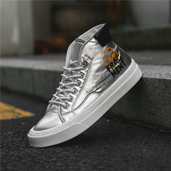 Férfi tornacipők új modellje - fűzővel és felrakással