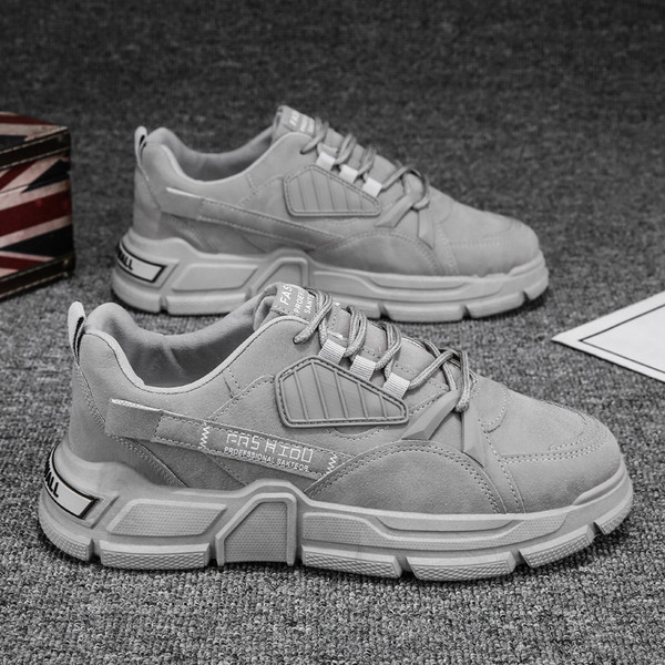 Mitmes värvitoonis paelte ja lameda tallaga meeste vabaaja tossud