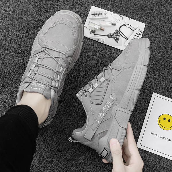 Mitmes värvitoonis paelte ja lameda tallaga meeste vabaaja tossud