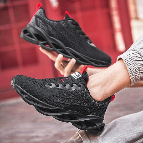 Kõrge tallaga tekstiilist spordijalatsid