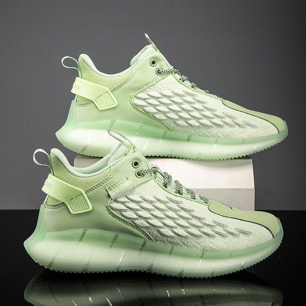 Meeste paeltega hingavad tekstiilist tossud