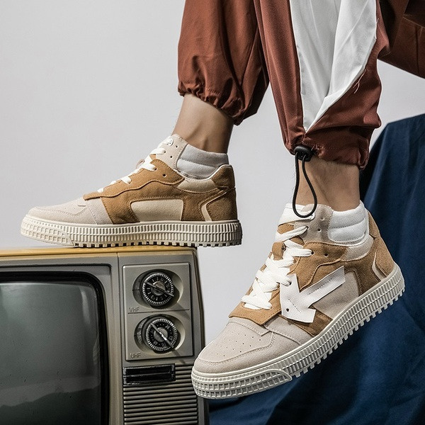 Moodsad kõrged tossud öko-seemisnahast