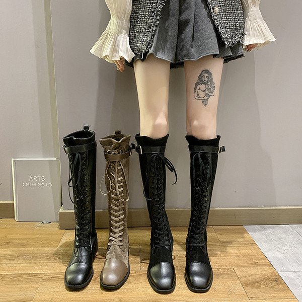 Hetkel lameda talla ja paeltega naiste saapad