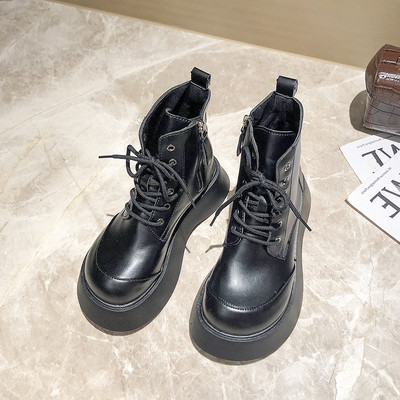 Γυναικείες μπότες από οικολογικό δέρμα με ψηλή σόλα και κορδόνια