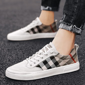 Kockás férfi tornacipő fűzővel és lapos talppal