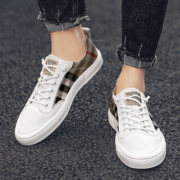 Kockás férfi tornacipő fűzővel és lapos talppal