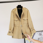 Női alkalmi kabát zsebekkel és hosszú ujjakkal