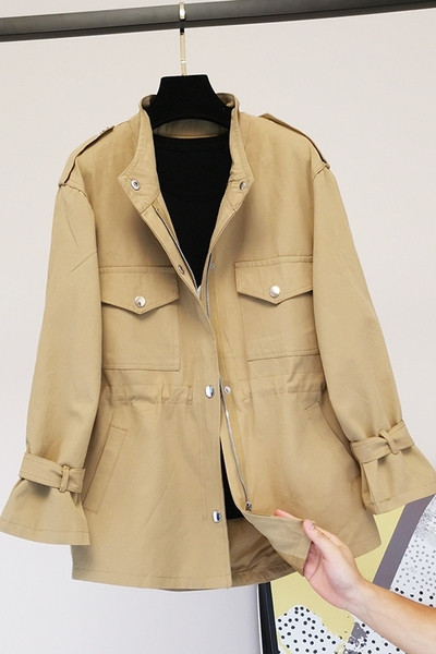 Női alkalmi kabát zsebekkel és hosszú ujjakkal