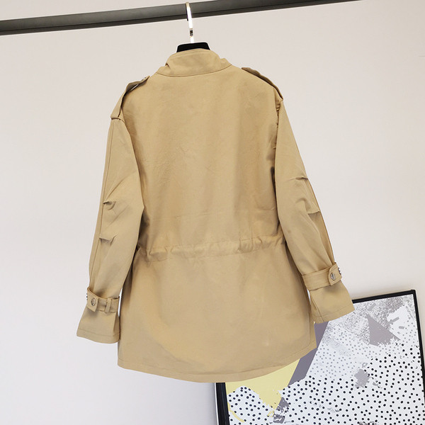 Női alkalmi kabát zsebekkel és hosszú ujjakkal