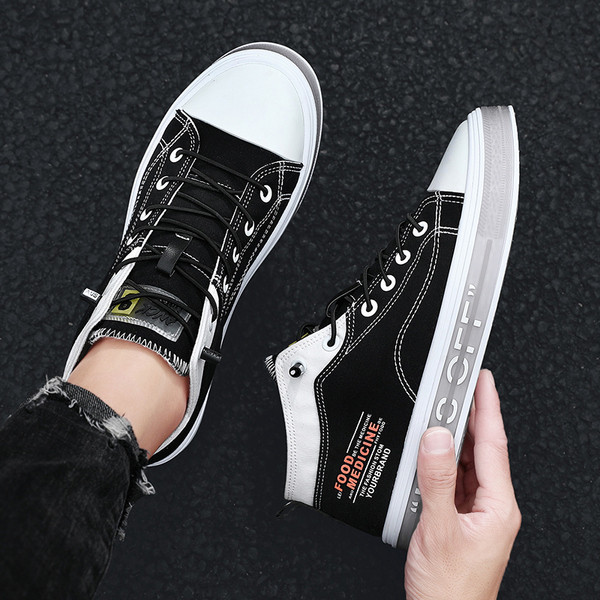 Meeste kõrged tossud prindi ja paeltega