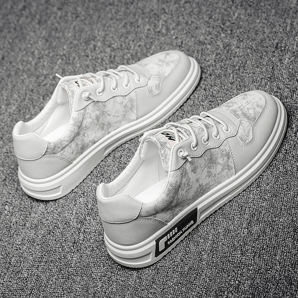 Új férfi tornacipő modell mintával és fűzővel