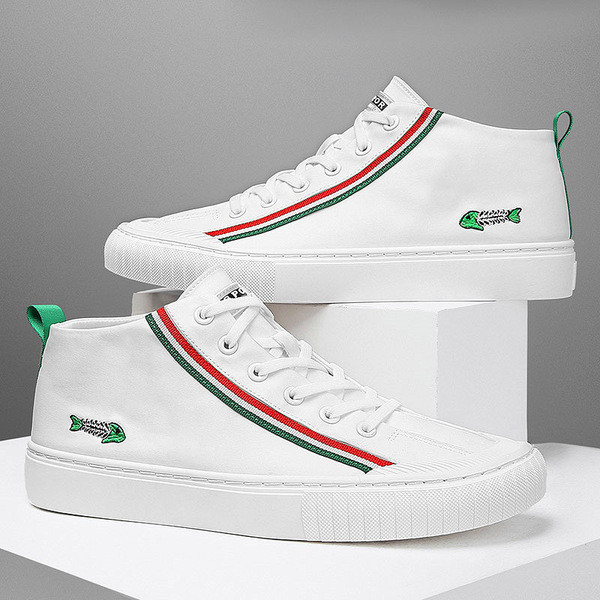 Meeste vabaaja tossud tikandite ja tekstiilist lipsudega