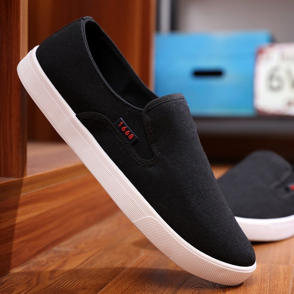 Meeste vabaaja tossud – tekstiilist lameda tallaga